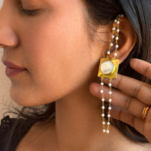 Load image into Gallery viewer, Mother Of Pearl Earrings